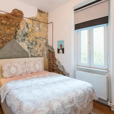 Apartment By Galata- Historical And Modern