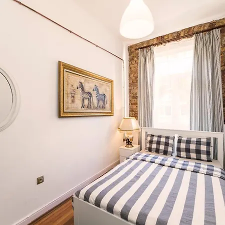 Apartment By Galata- Historical And Modern *
