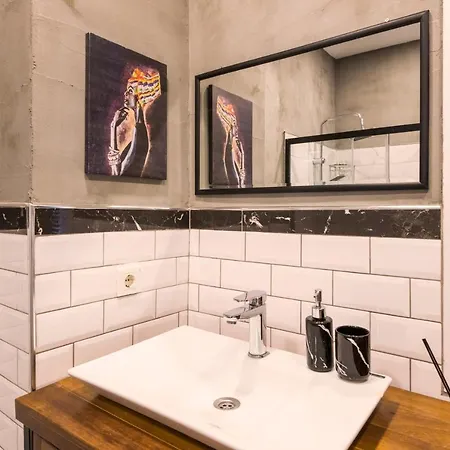 By Galata- Historical And Modern Apartment Istanbul