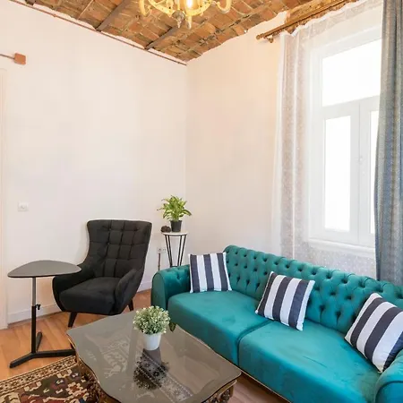 Апартаменты By Galata- Historical And Modern