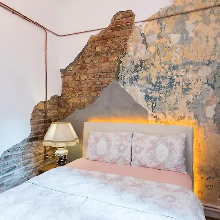 By Galata- Historical And Modern Стамбул