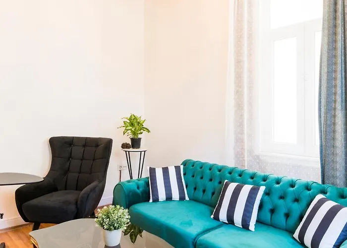 Lägenhet By Galata- Historical And Modern *